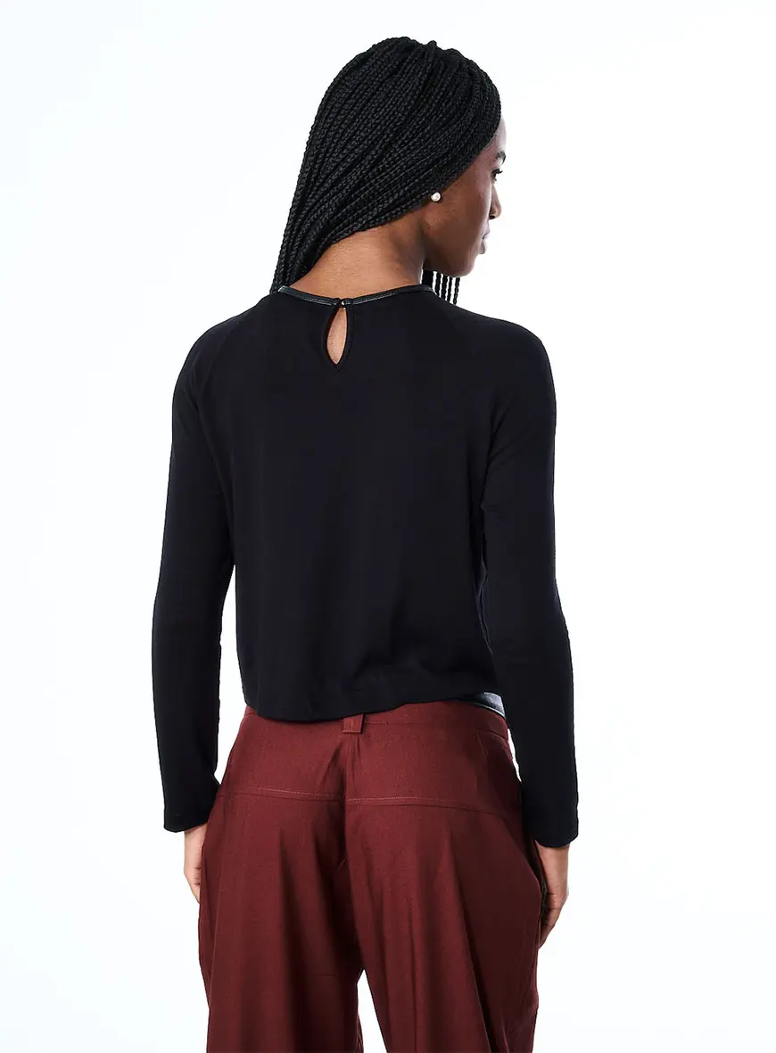 Blusa Manga Longa Com Detalhe Em Pu Preto 2