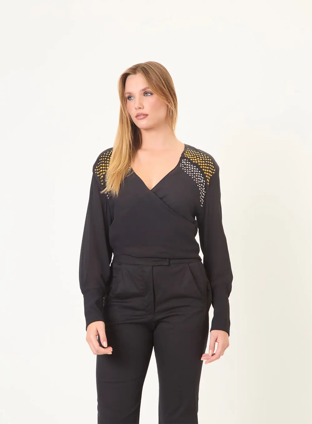 Blusa Com Aplicação Preto 4