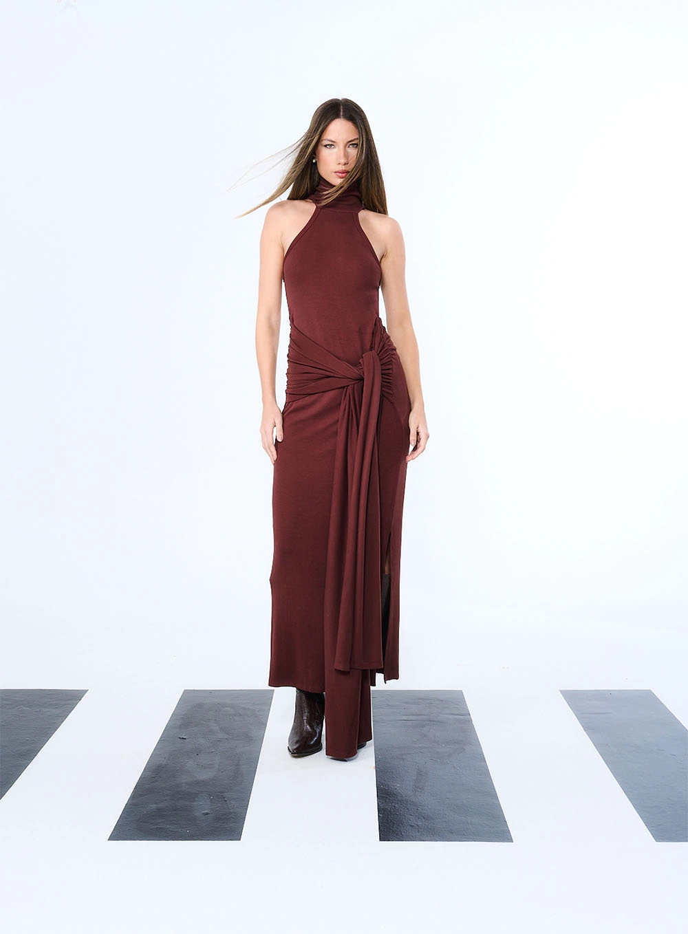 Vestido Longo Halter Com Detalhe Em Amarração Marrom Terracota 3