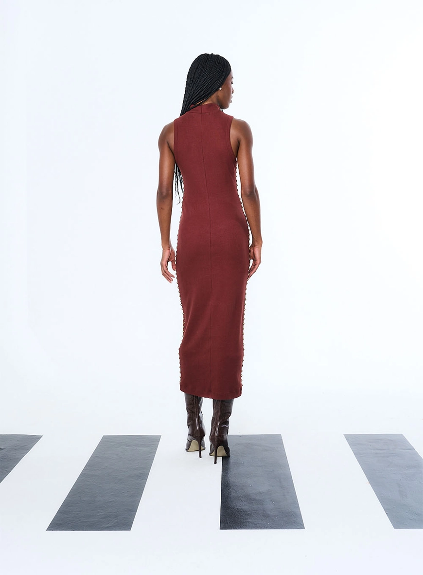 Vestido Canelado Com Bordado Manual Marrom 3