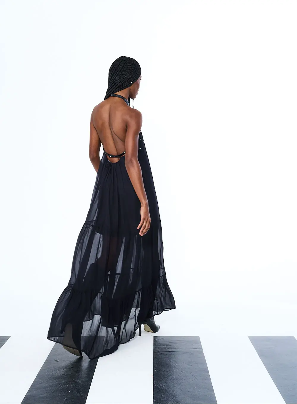 Vestido Halter Longo Com Aplicação Preto 4