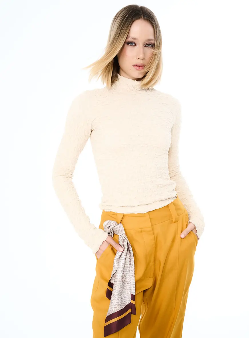 Blusa Gola Alta Com Textura Off Shell 1