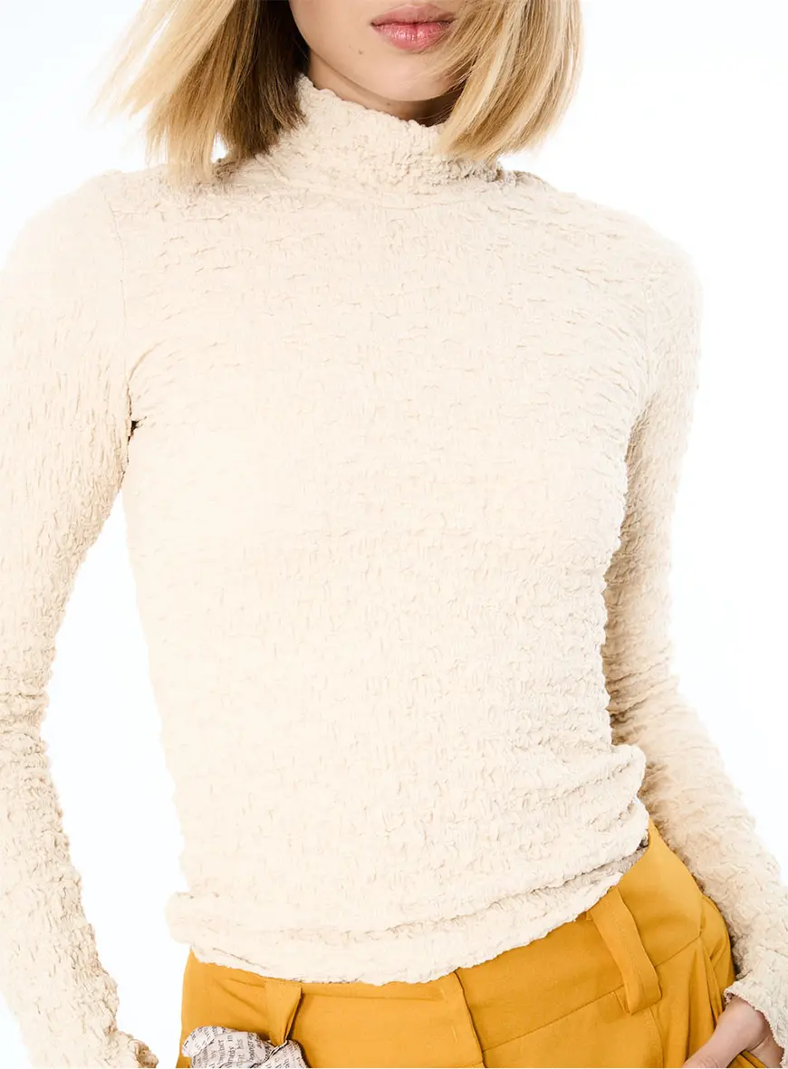 Blusa Gola Alta Com Textura Off Shell 2