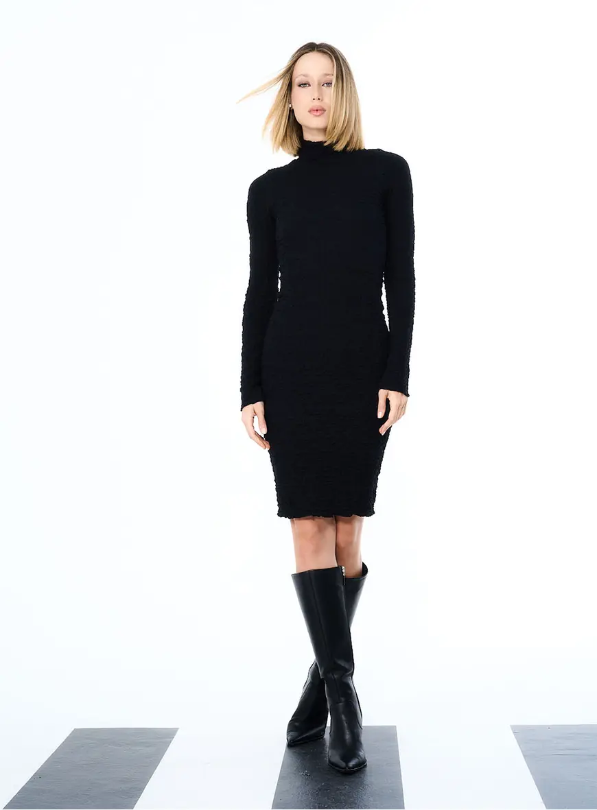 Vestido Gola Alta Com Textura Preto 1