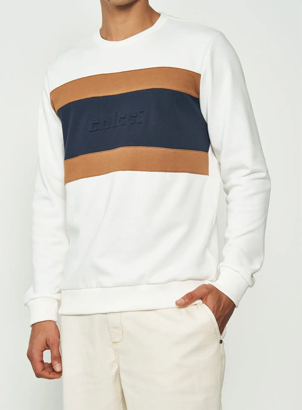 Suéter Masculino Com Blocos De Cor Off Shell