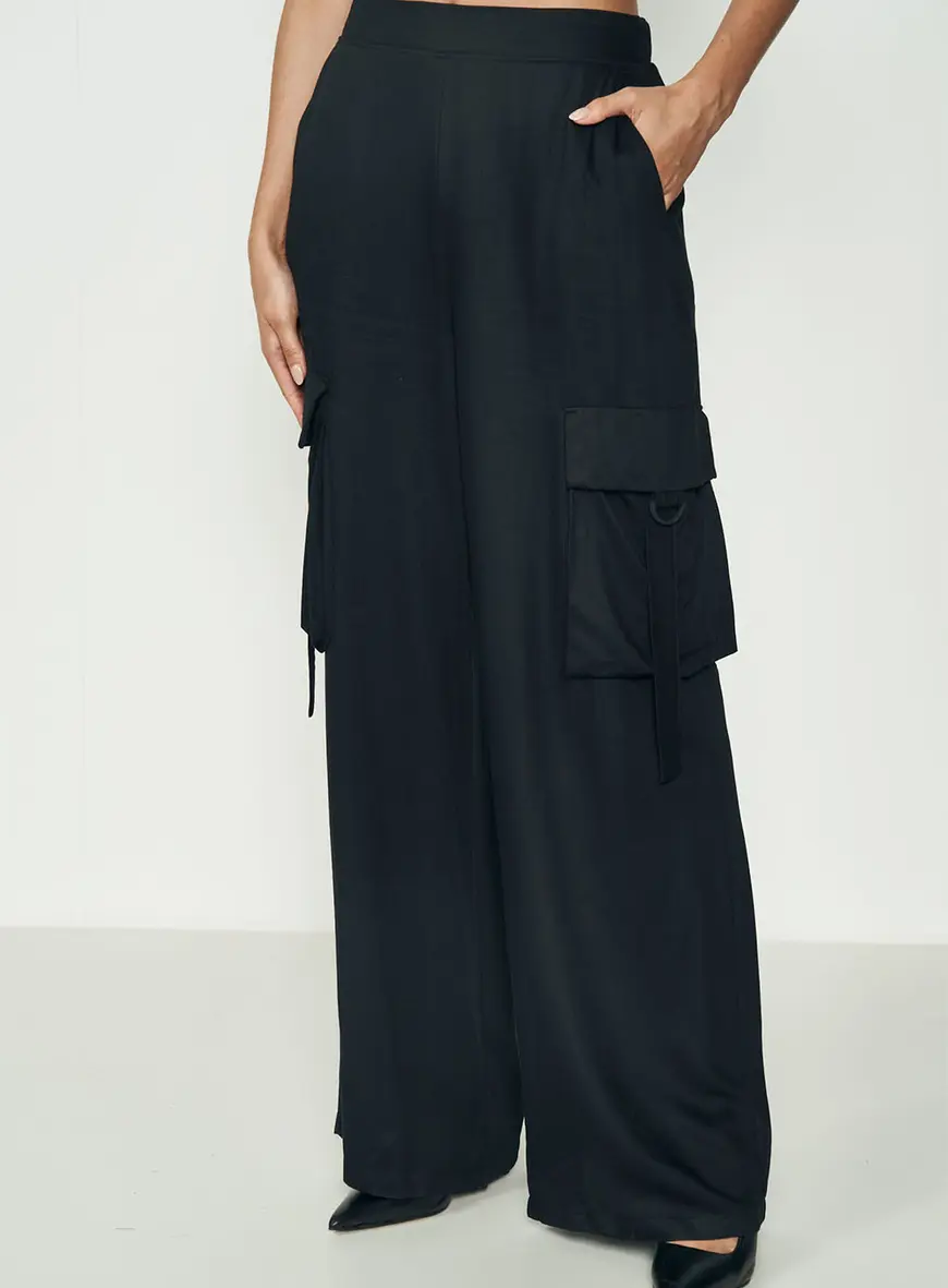 Calça Feminina Cargo Wide Leg Com Bolsos