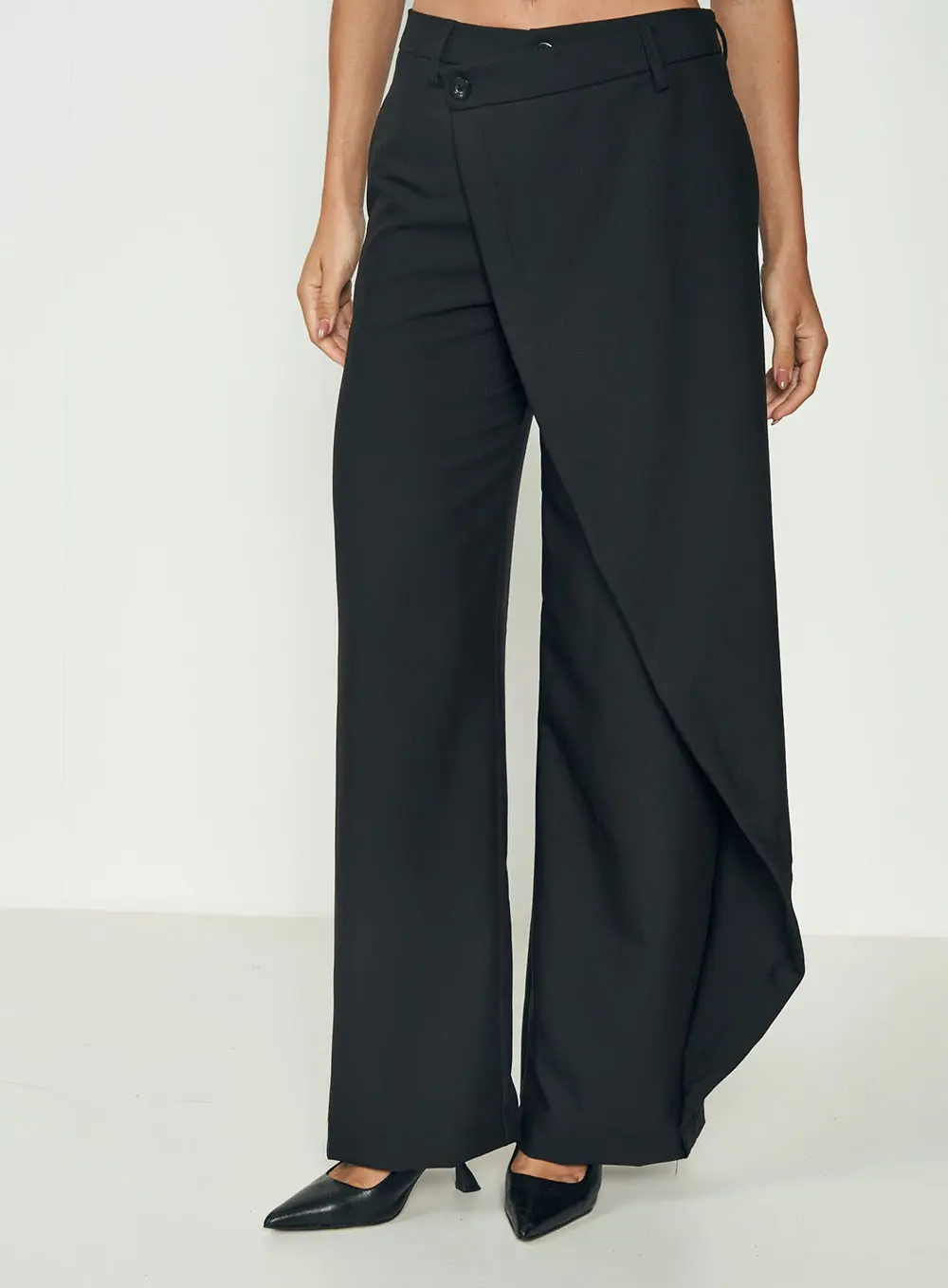 Calça Feminina Alfaiataria Com Frente Transpassada Preto