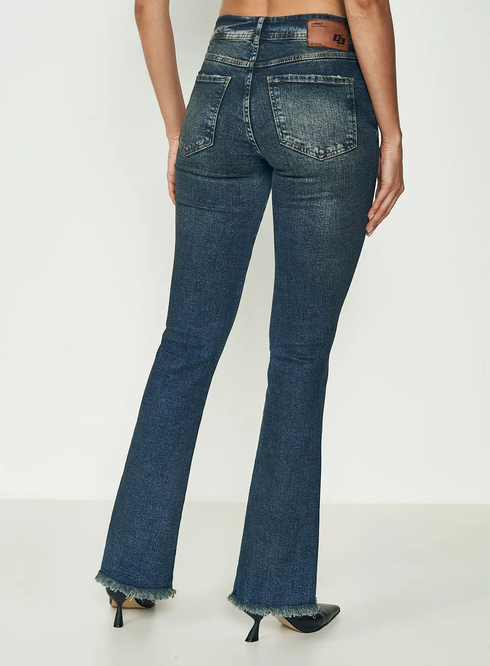 Calça Jeans Reta Com Fenda Índigo