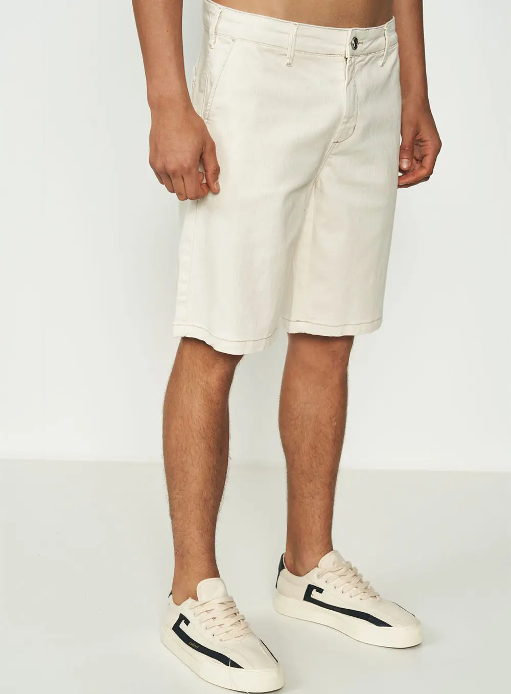 Bermuda Masculina Davi Em Sarja Off Shell