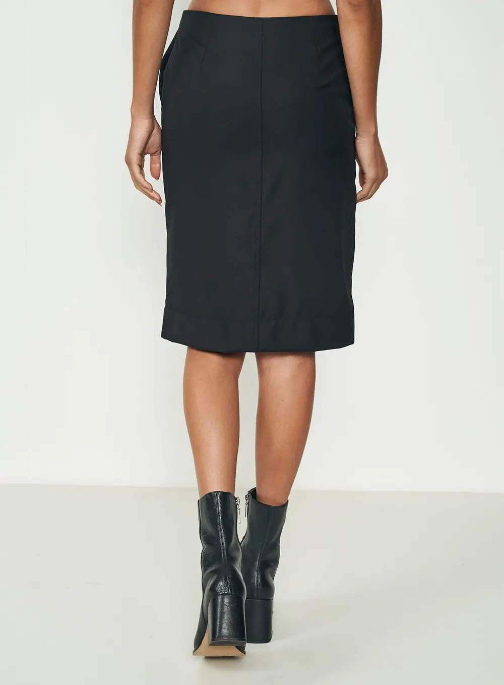 Saia Midi Com Zíper Preto