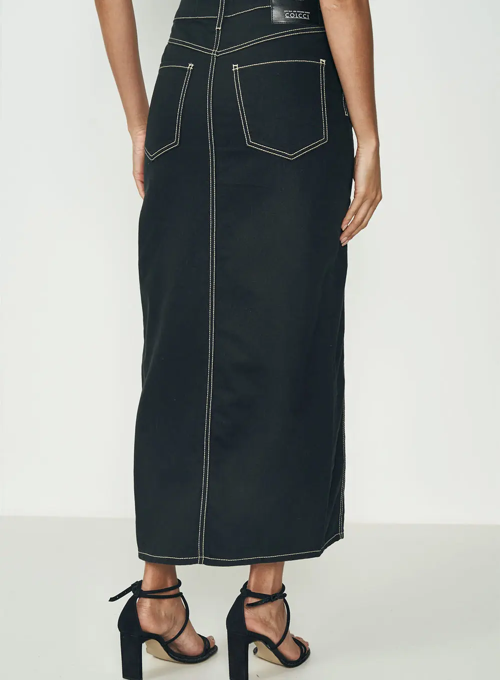 Saia Sarja Midi Com Fenda Frontal Preto
