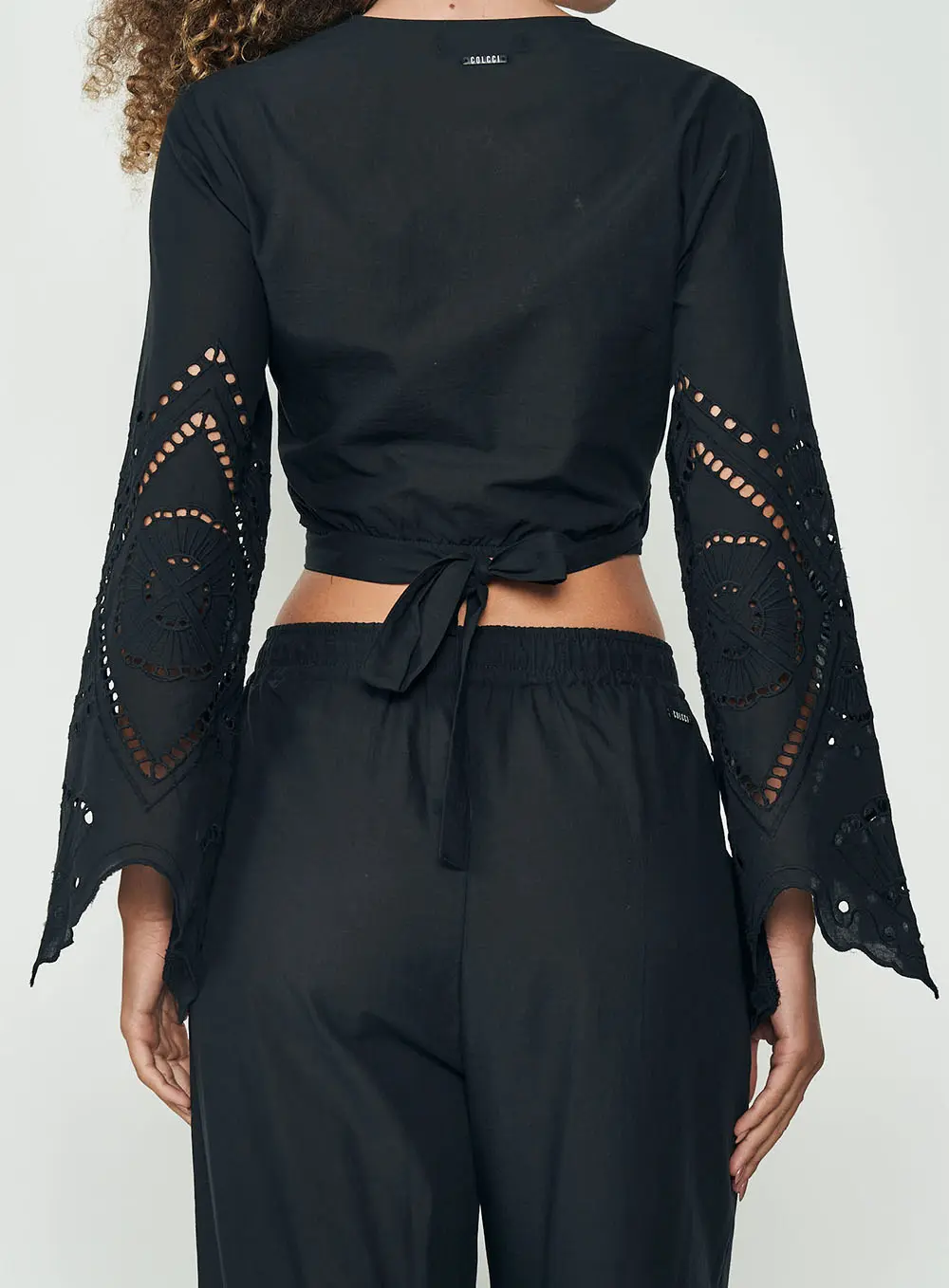 Blusa Cropped Bordada Manga Longa Preto