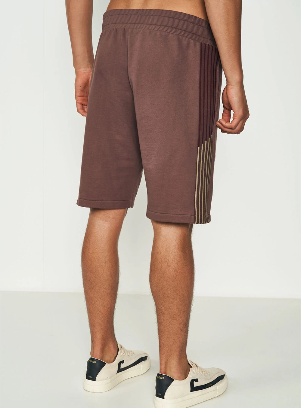 Bermuda Slim Com Elástico Marrom Nobuck