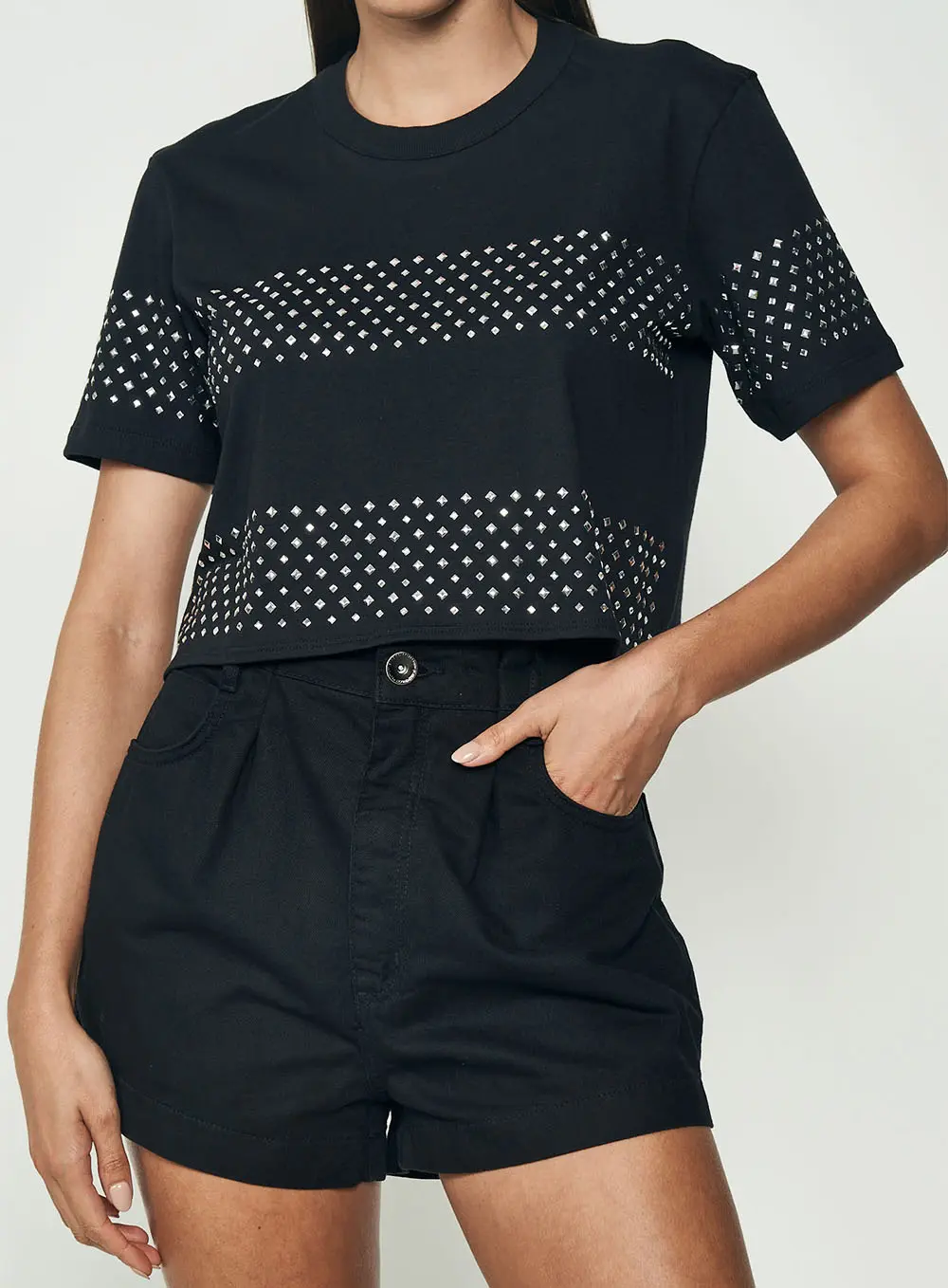 Camiseta Cropped Com Tachas Preto