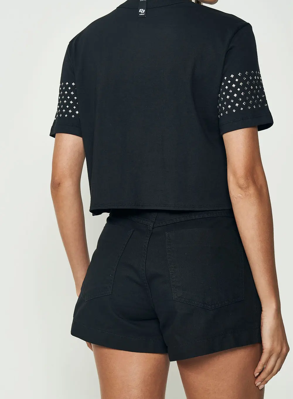 Camiseta Cropped Com Tachas Preto