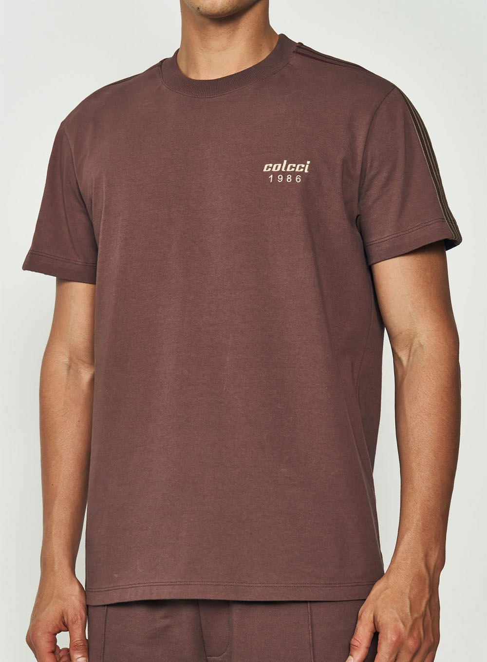 Camiseta Detalhe Lateral Marrom Nobuck