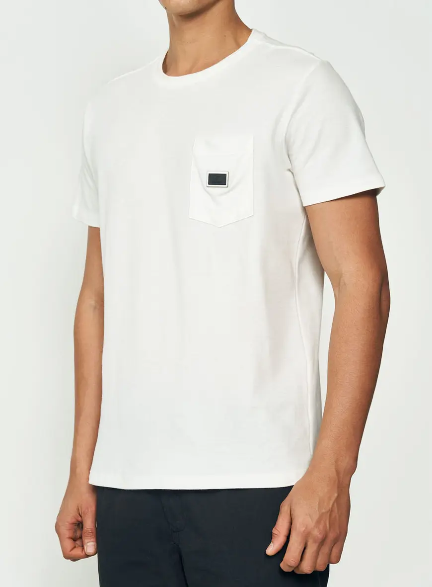 Camiseta Detalhe Em Bolso