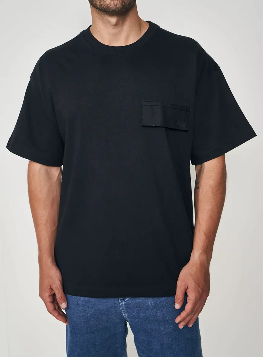 Camiseta Masculina Com Bolso - Relaxed