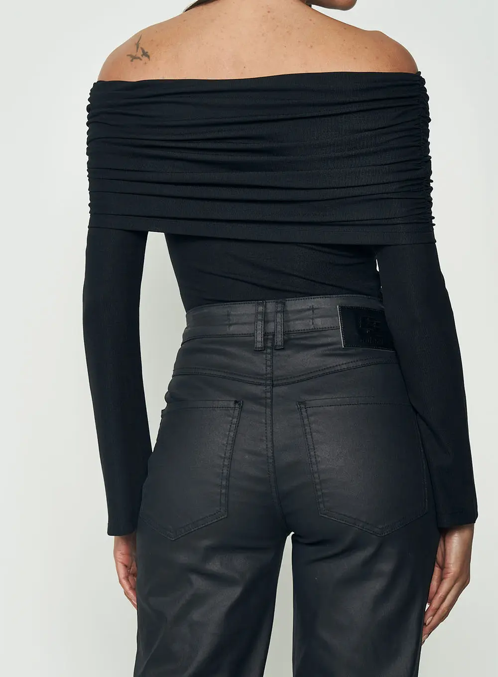 Blusa Manga Longa Ombro A Ombro E Sobreposição Preto