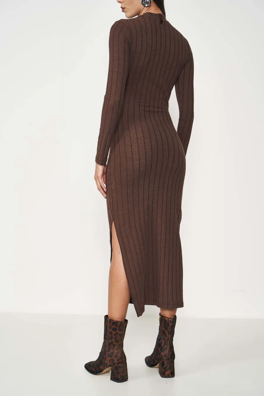 Vestido Midi Canelado Manga Longa Marrom