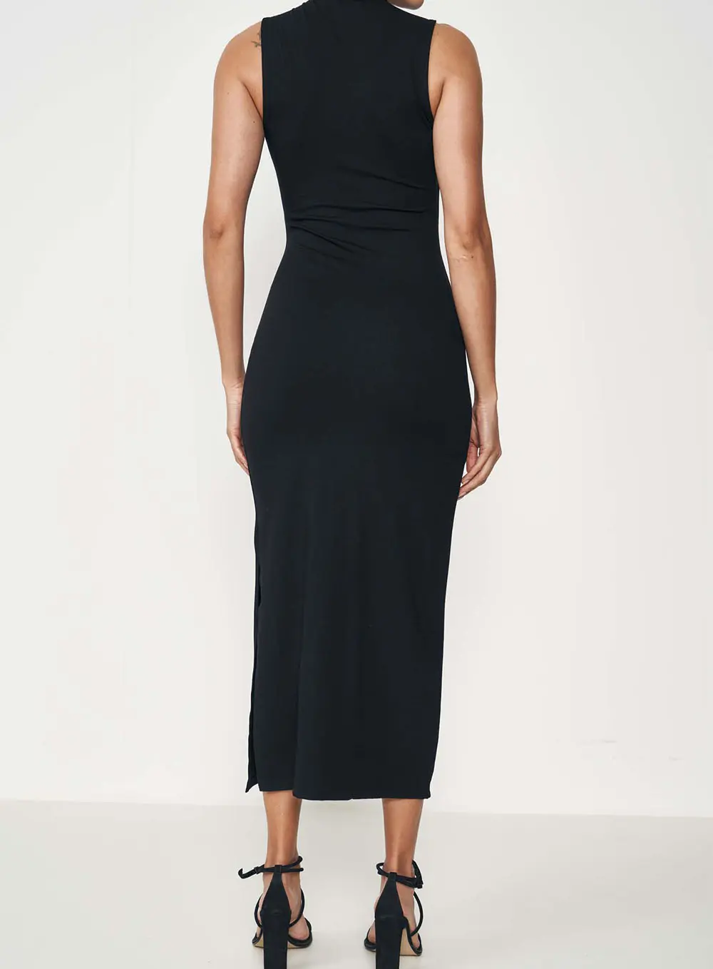 Vestido Midi Decote Assimétrico Preto
