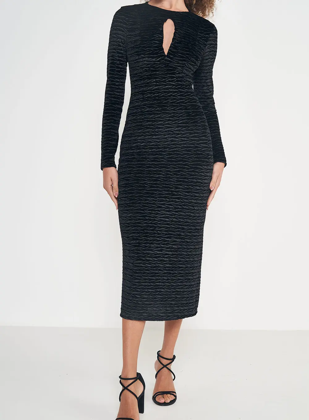 Vestido Midi Em Veludo Preto