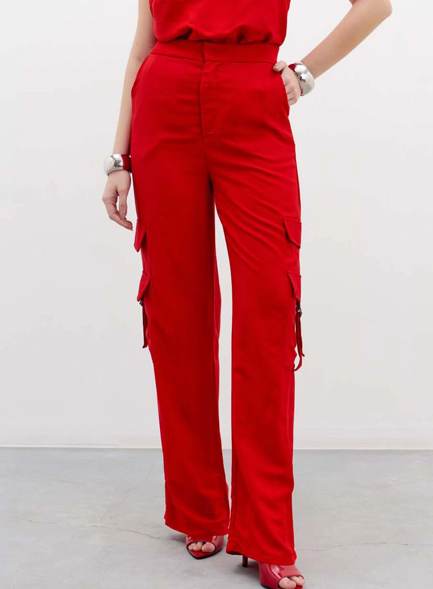 Calça Feminina Wide Leg Com Bolsos Cargo Vermelho 2