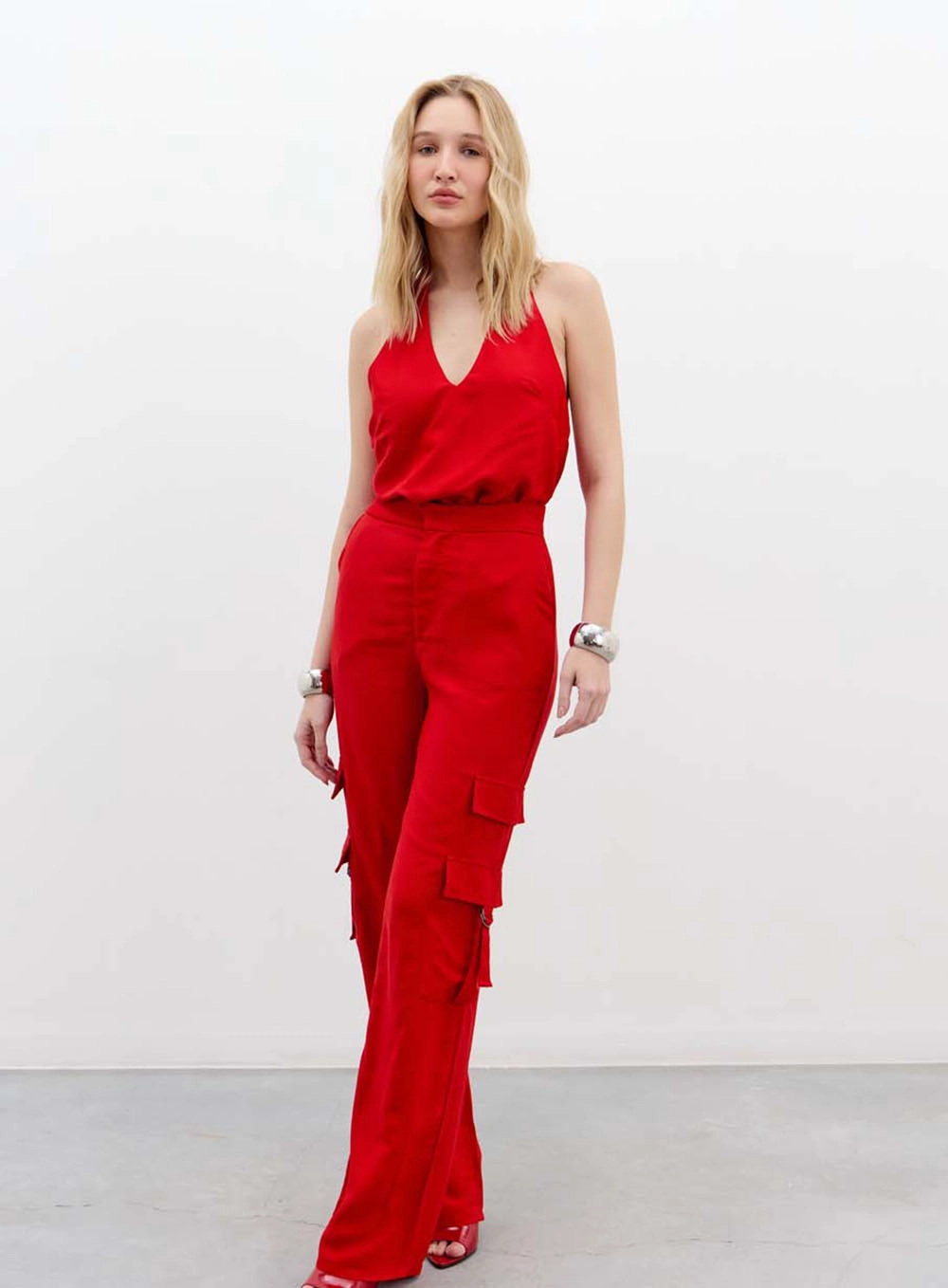 Calça Feminina Wide Leg Com Bolsos Cargo Vermelho 1