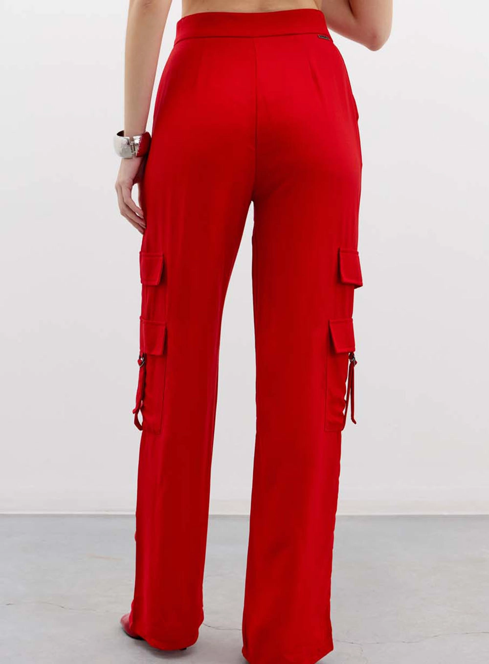 Calça Feminina Wide Leg Com Bolsos Cargo Vermelho 4