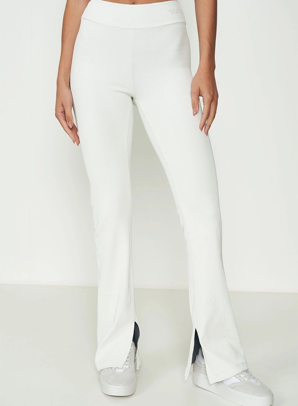 Calça Canelada Modern Cream Off Shell