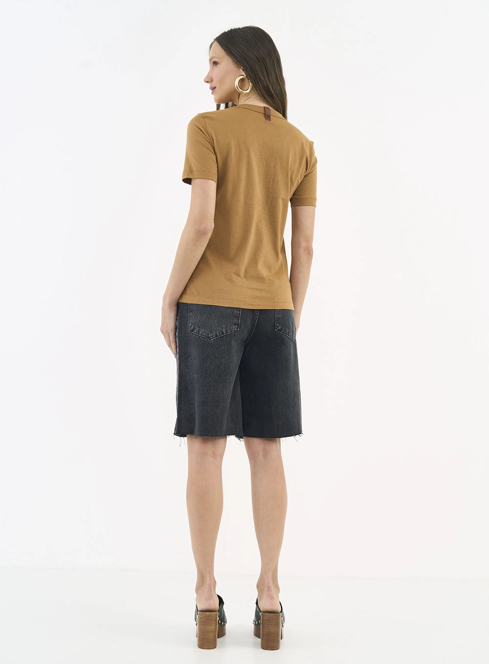 Camiseta Comfort Manga Curta Marrom Evermore