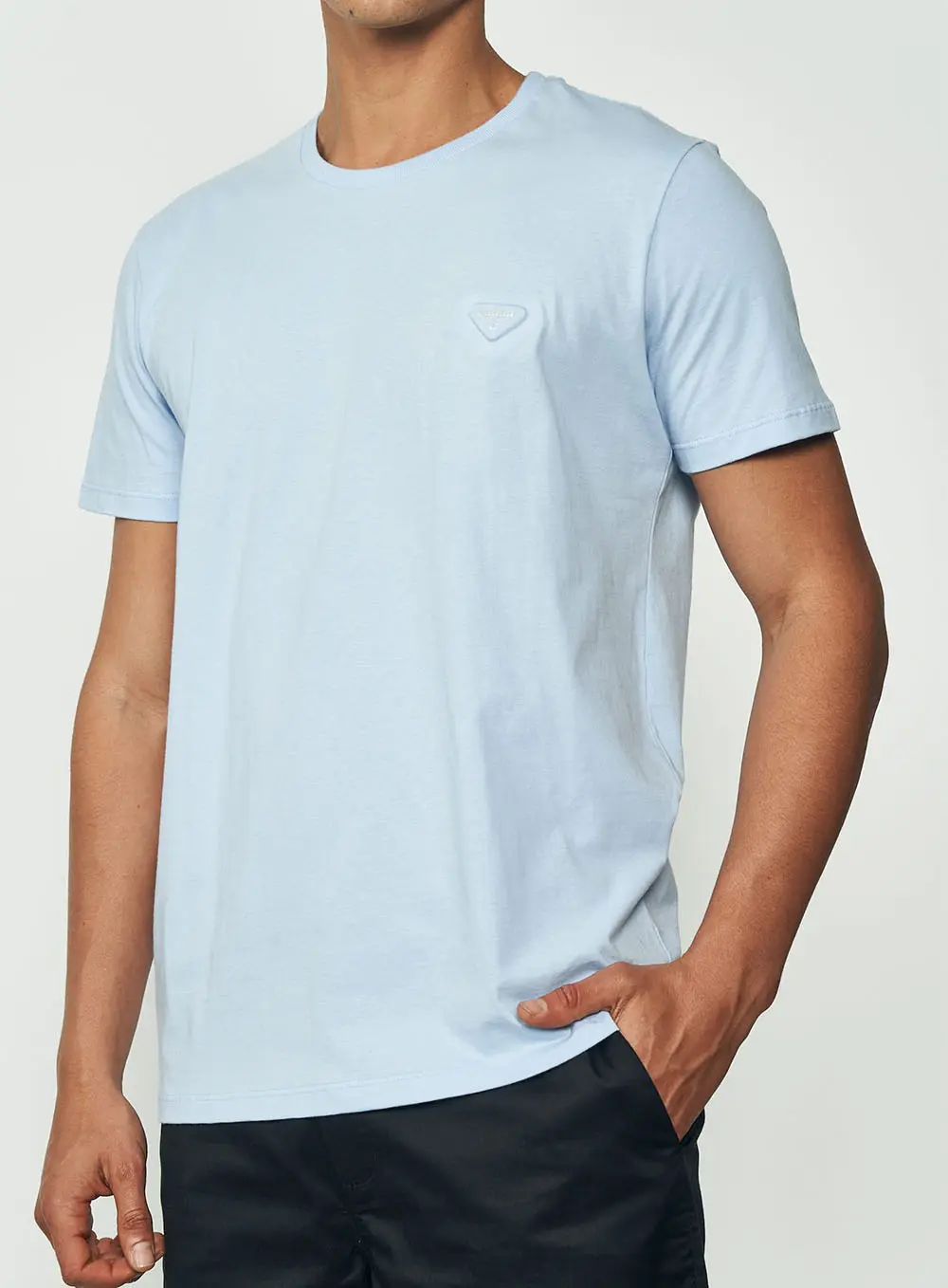 Camiseta Masculina Manga Curta Com Detalhe Em Logo Azul Cashmere