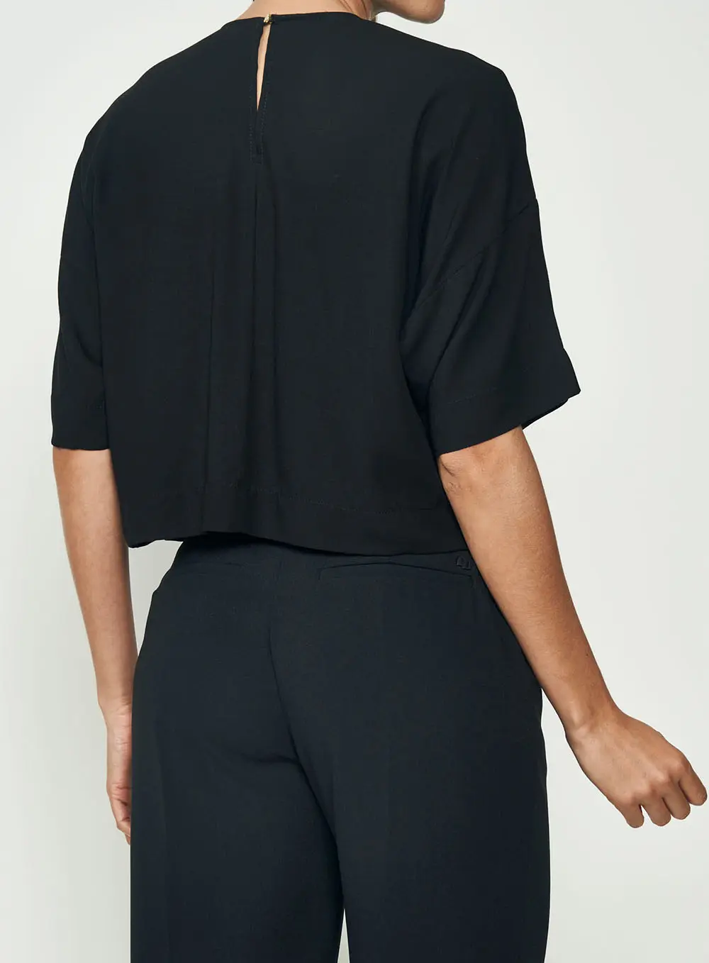 Blusa Cropped Minimalista Preto