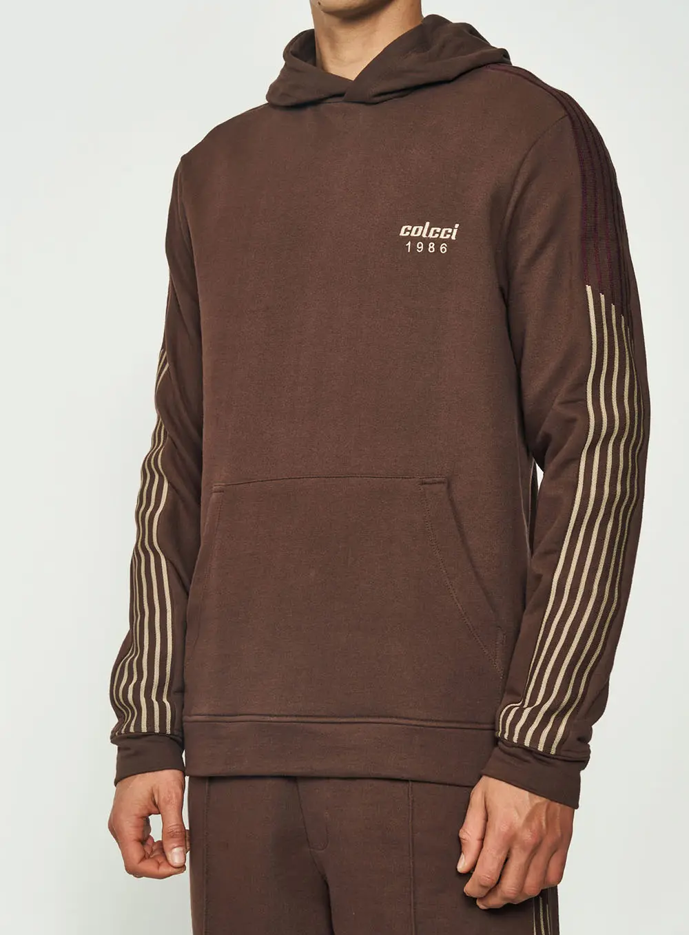 Blusão Masculino Comfort Com Detalhe Em Listras Marrom Nobuck