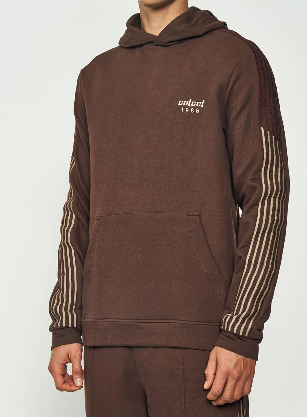 Blusão Masculino Comfort Com Detalhe Em Listras Marrom Nobuck