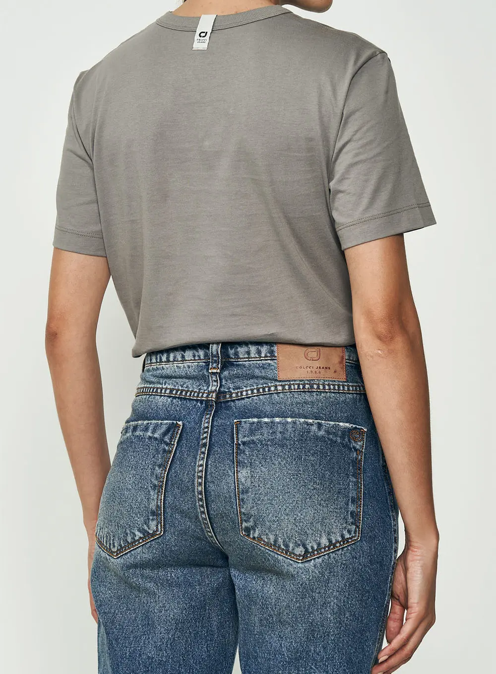 Camiseta Com Detalhe Frontal Cinza