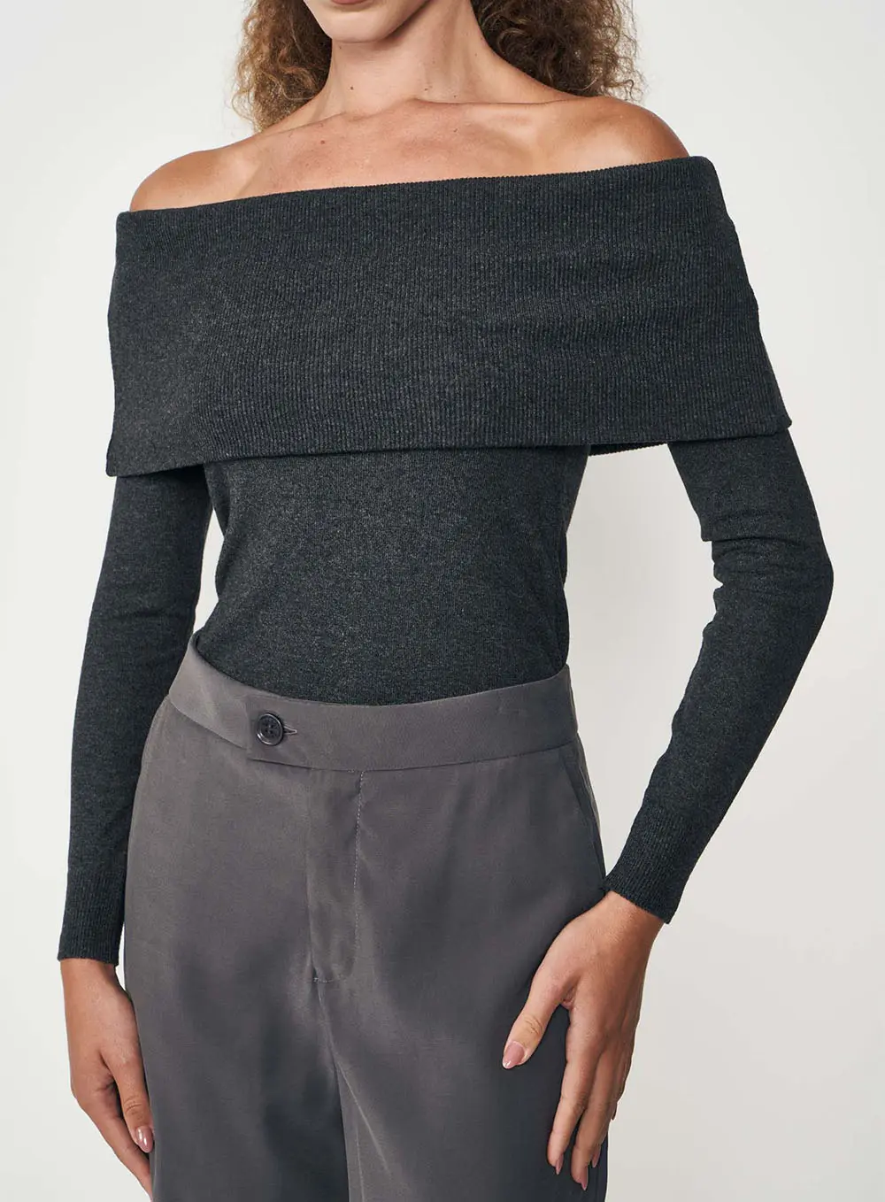 Blusa Ombro A Ombro Manga Longa Cinza