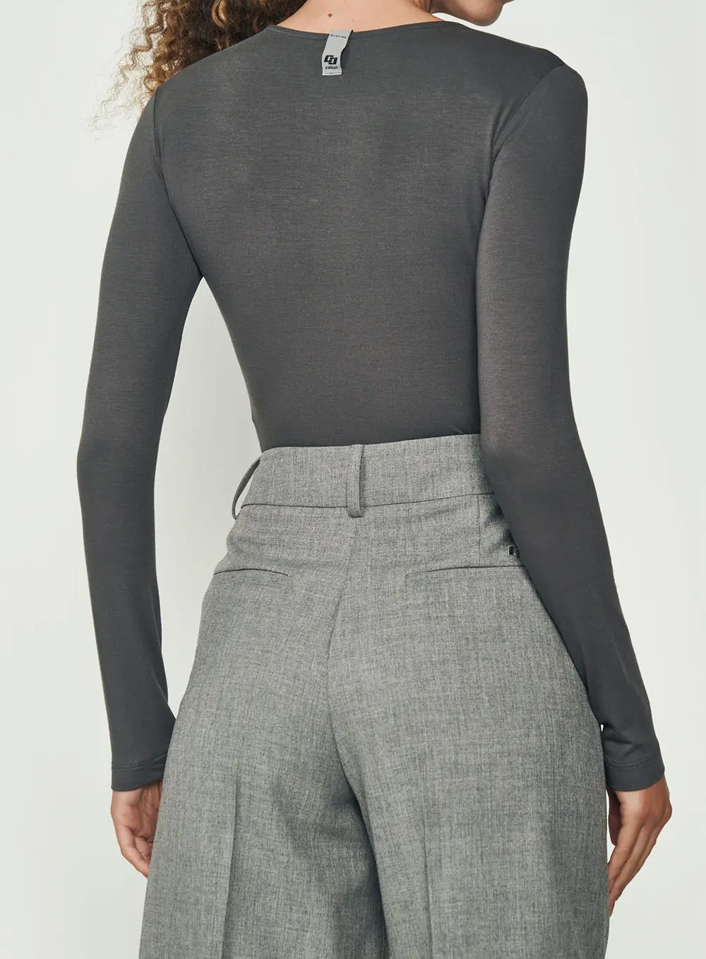 Blusa Feminino Slim Manga Longa Com Recortes Cinza