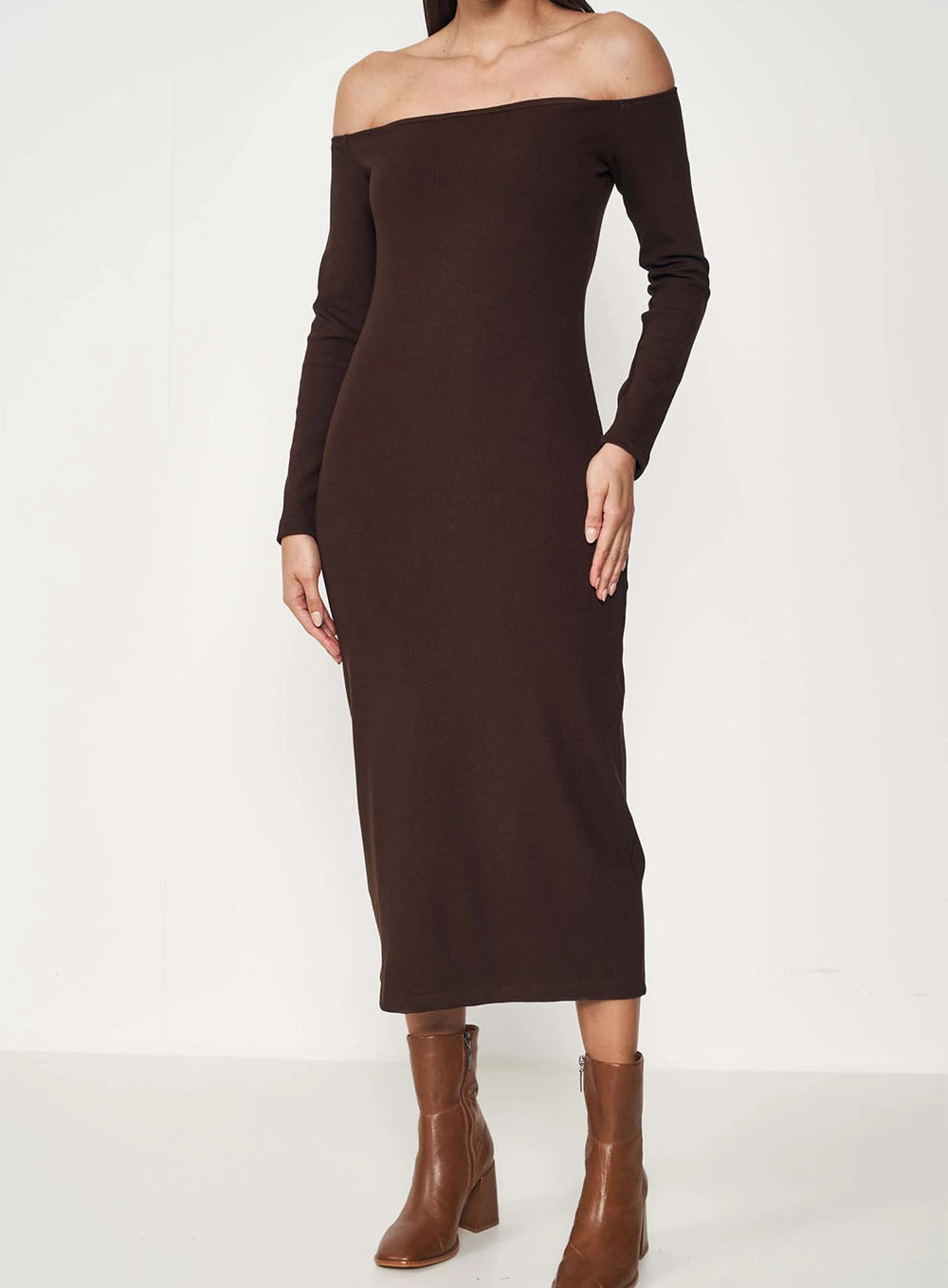 Vestido Canelado Ombro A Ombro Marrom Nobuck