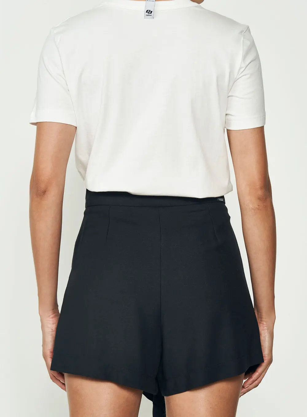 Camiseta Hard To Please Off Shell