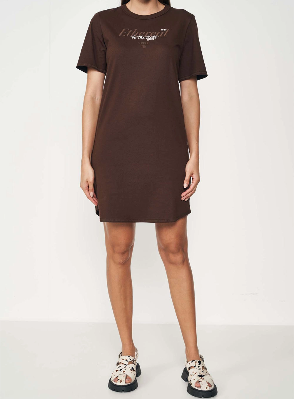 Vestido T-shirt Com Estampa Marrom Nobuck