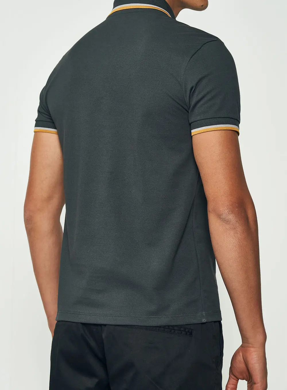 Polo Com Detalhes Canelados Cinza