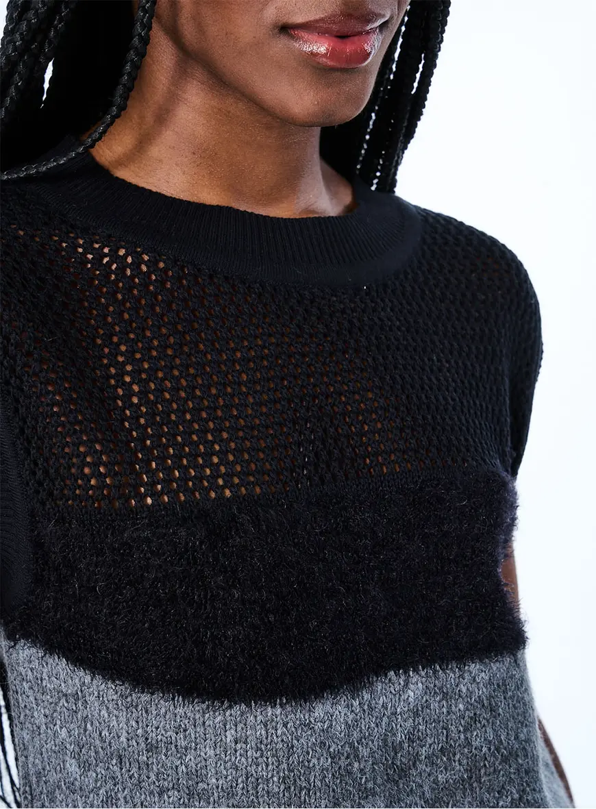 Blusa Tricot Decote Redondo Com Detalhe Em Tela Cinza 1