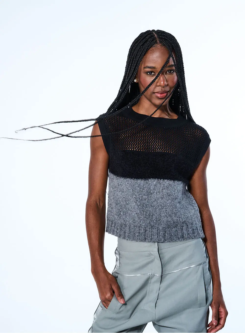 Blusa Tricot Decote Redondo Com Detalhe Em Tela Cinza 3