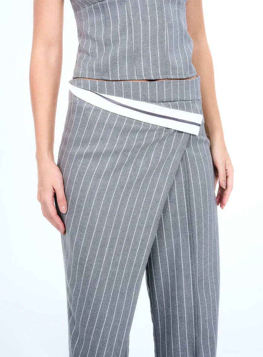 Calça Pinstripe Com Sobreposição Cinza 2