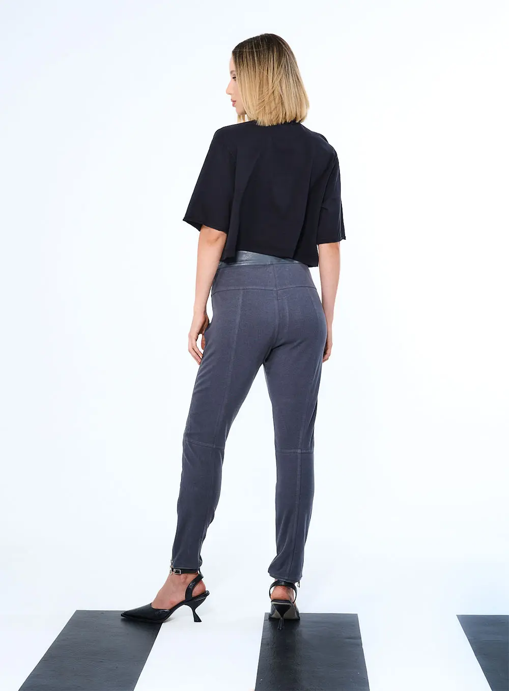 Calça Basic Comfort Em Pu Com Zíper Cinza 3