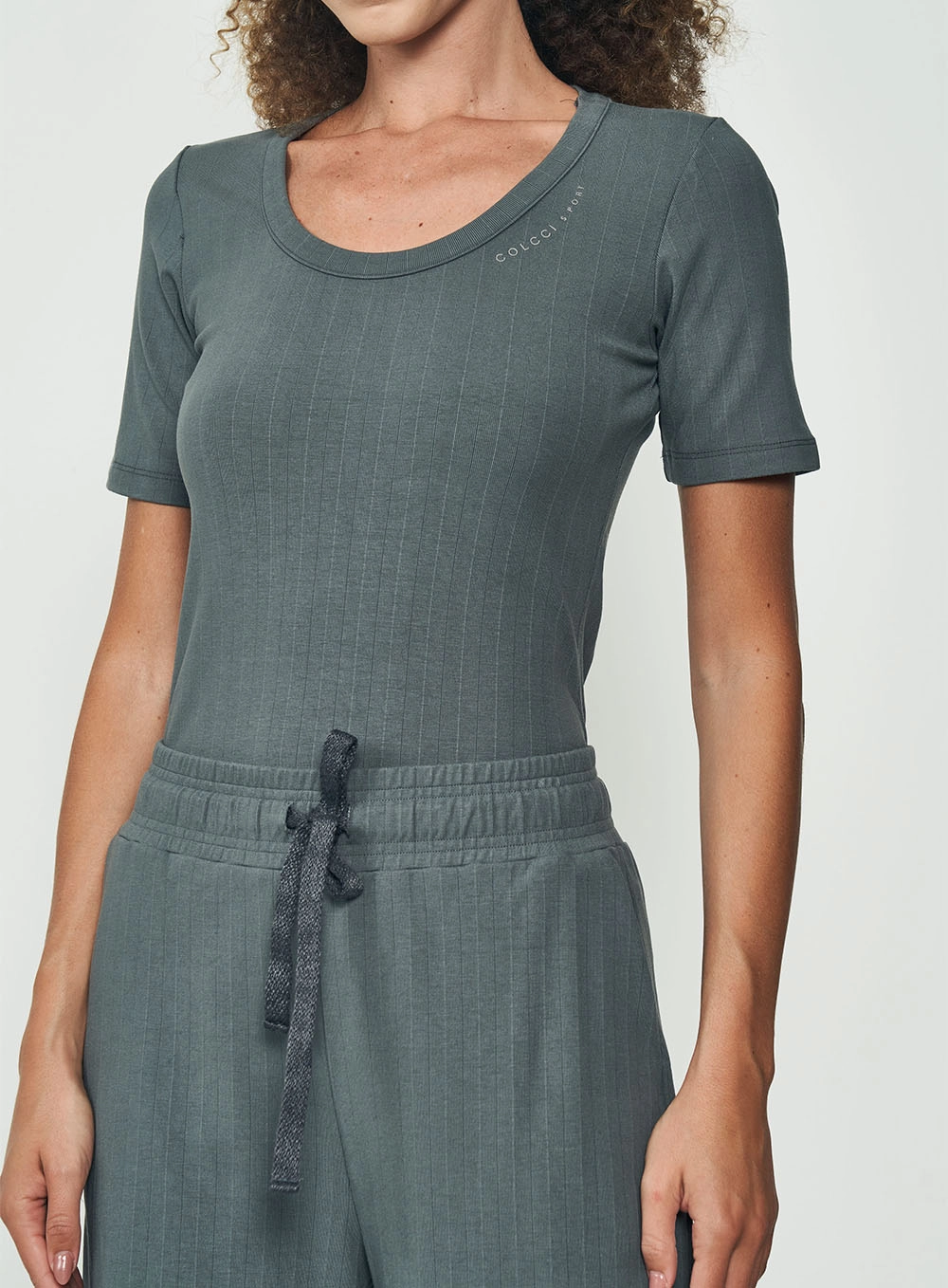Blusa Canelada Manga Curta Cinza Leigh