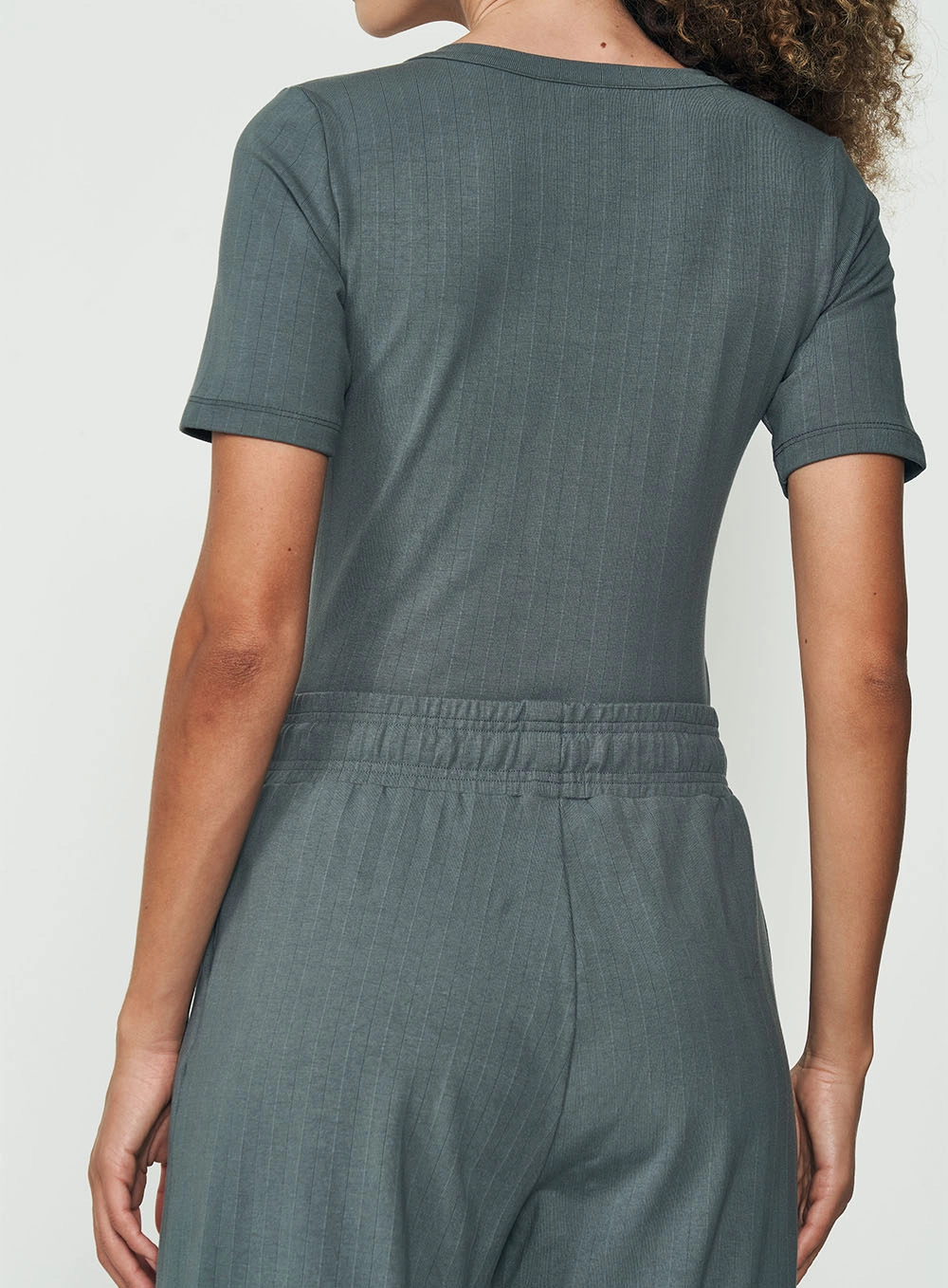 Blusa Canelada Manga Curta Cinza Leigh
