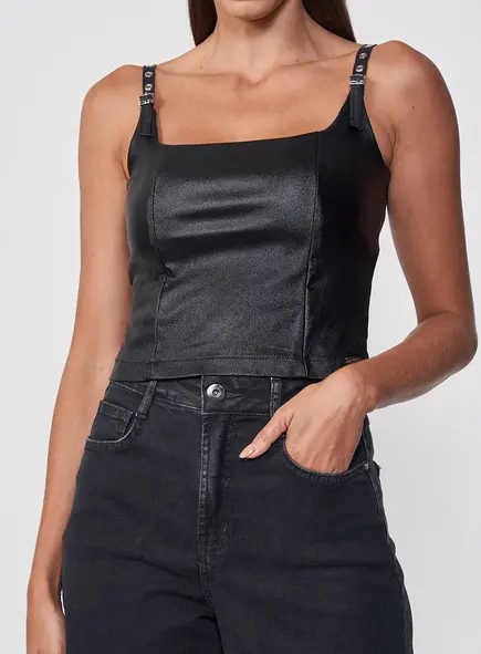 Blusa Feminina Slim Couro Sintético