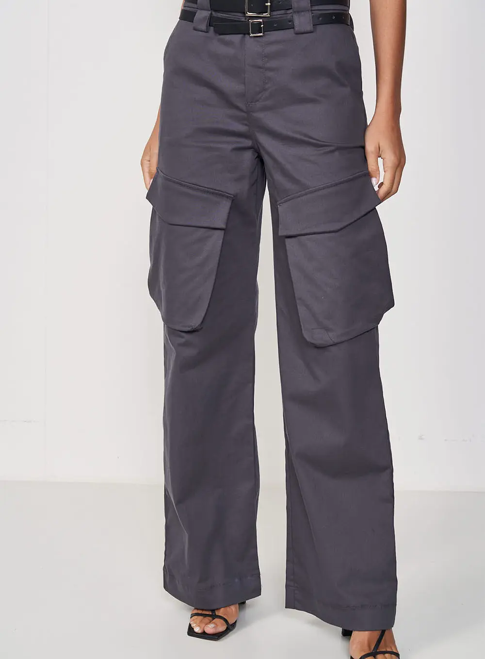 Calça Feminina Flare Cargo Em Sarja - Jade CINZA
